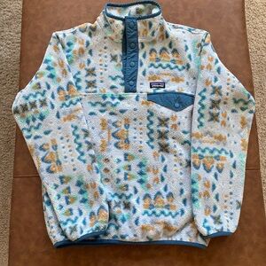 Girls Patagonia fleece pullover size 8/10 but fits bigger